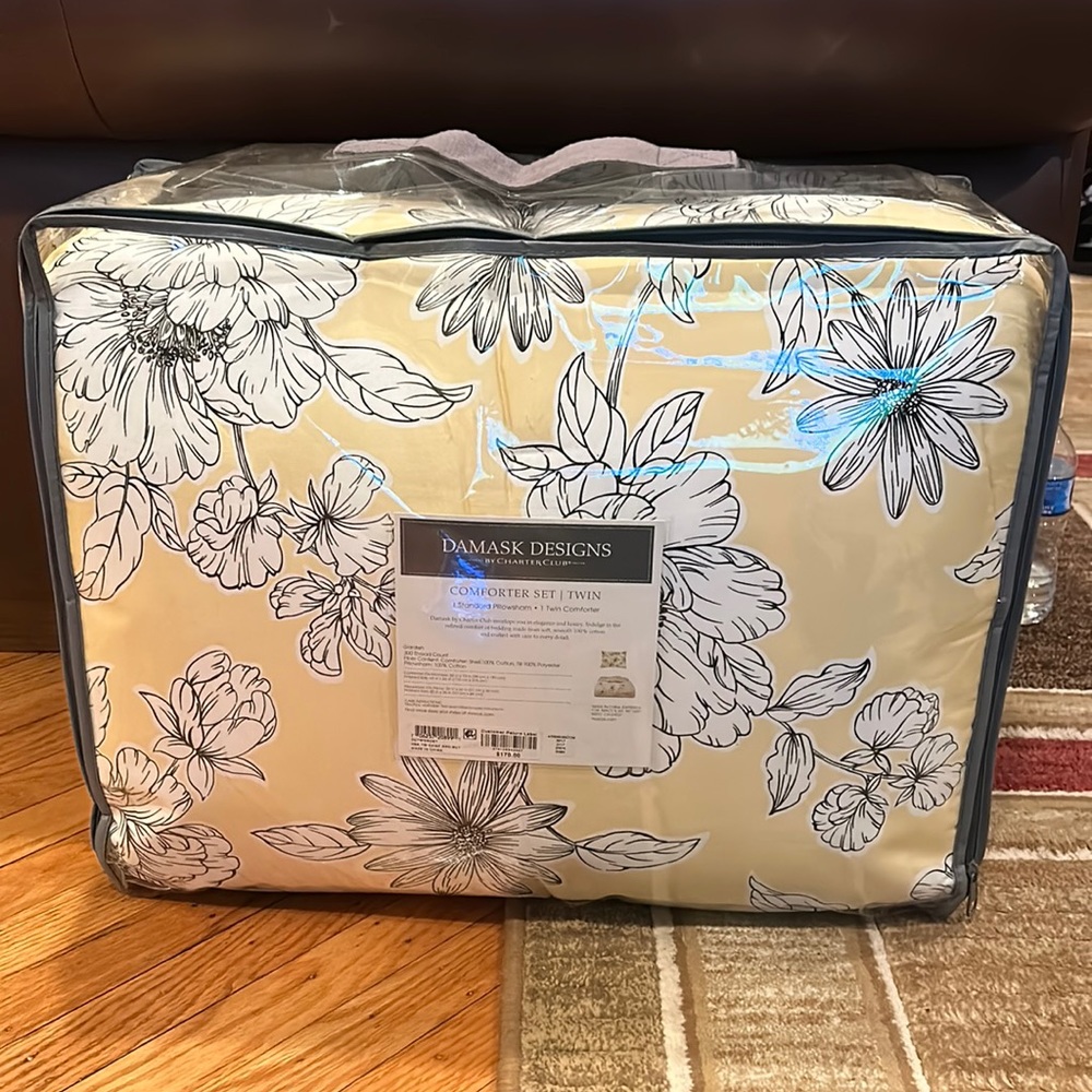 COPY - Twin Comforter Set. Pastel yellow with black outlined white flowers.